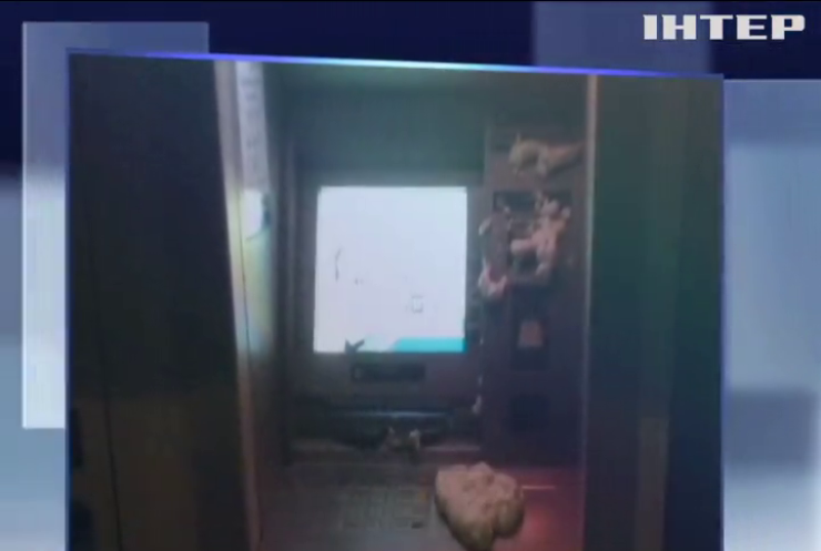 Активісти залили монтажною піною банкомати "Сбербанку Росії"