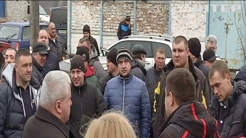 На Черкащині мітингують водії через розбиту ділянку дороги