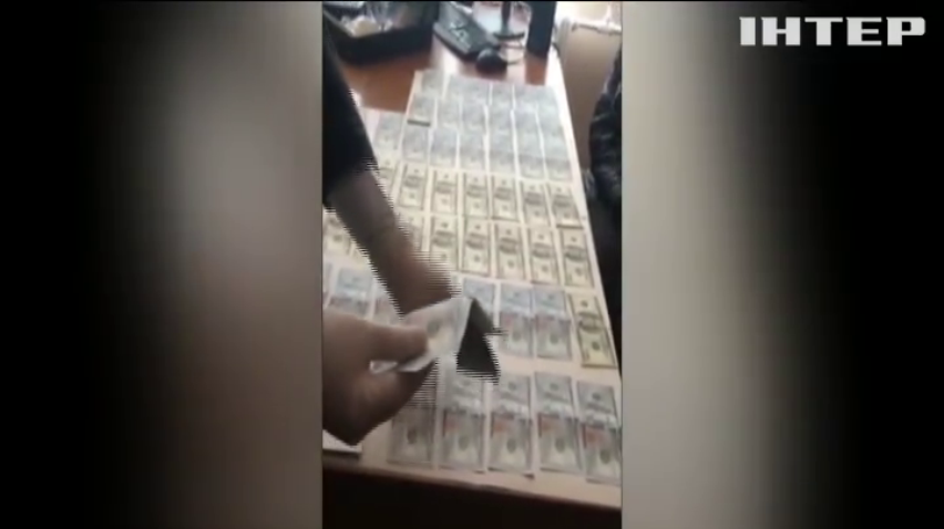В Полтаві поліцейський вимагав 6 тис. доларів за закриття провадження 