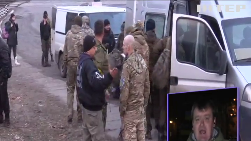 Участники блокады на Донбассе ожидают штурм полиции