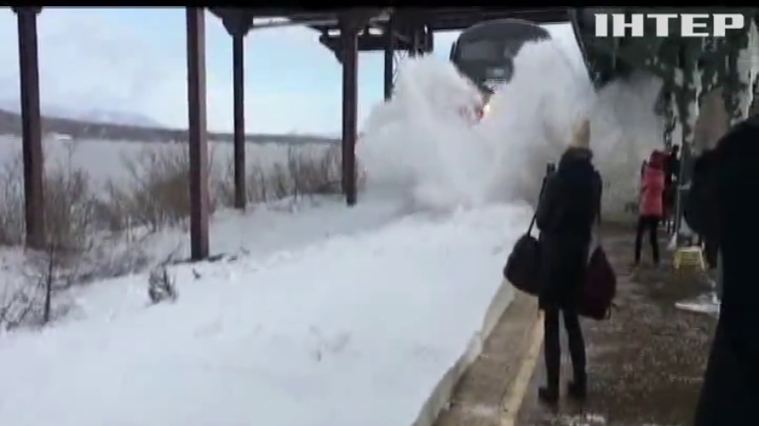 На вокзалі Нью-Йорка пасажирів накрило лавиною снігу