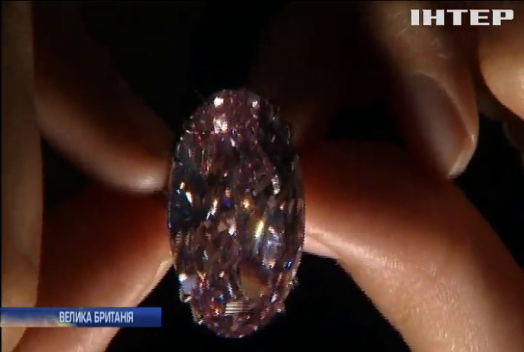 В Китаї виставлять на аукціон найдорожчий діамант світу 