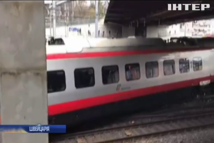 У Швейцарії пасажирський поїзд зійшов з рейок 