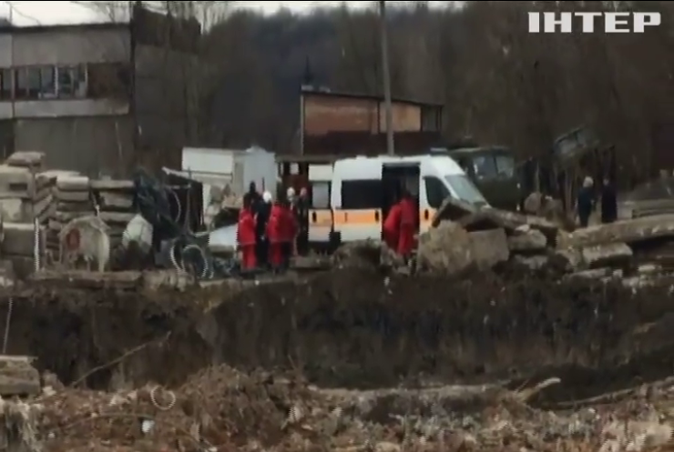У Львові на робочих впала будівельна плита