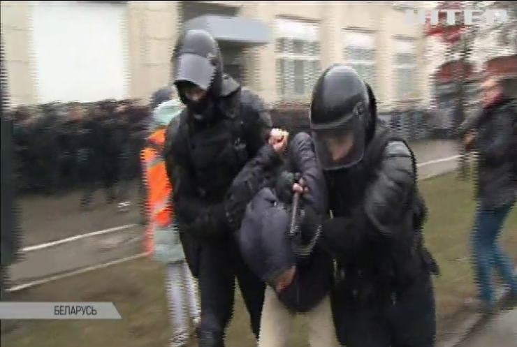 В Беларуси на митинге против "налога на дармоедов" задержали 600 человек 
