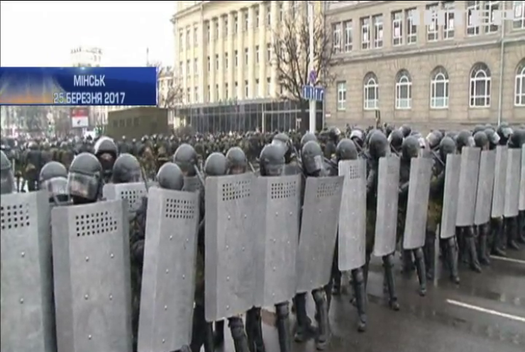 На мітингах в Білорусі затримали двох українців