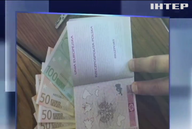 Злочинці за тисячу євро виготовляли підроблені закордонні паспорти