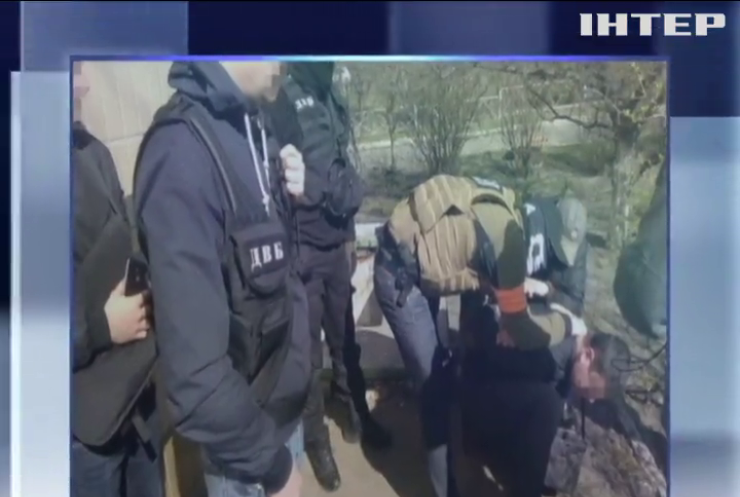 В Києві за хабарництво затримали двох поліцейських