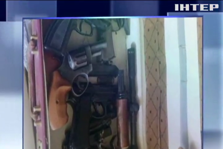 На Київщині поліцейські виявили у чоловіка арсенал зброї