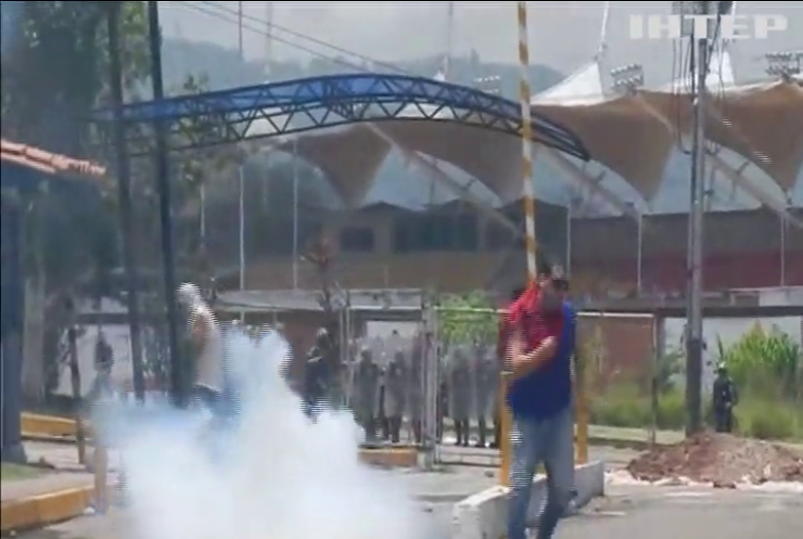Протести у Венесуелі: студенти блокують дороги