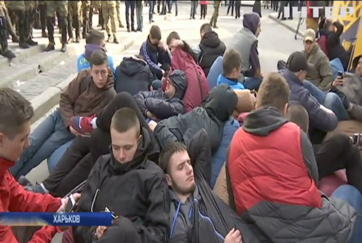 В Харькове радикалы устроили драку с полицией и Нацгвардией