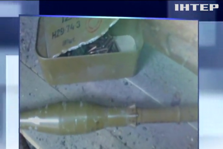 На Донбасі СБУ знайшла 2 схованки зі зброєю