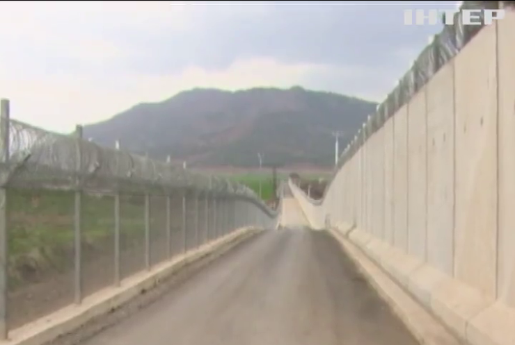Туреччина завершила будівництво стіни на кордоні з Сирією