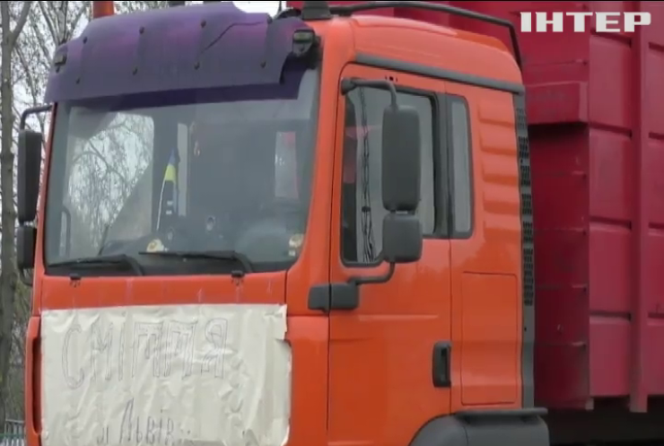На Рівненщині затримали вантажівку із сміттям зі Львова