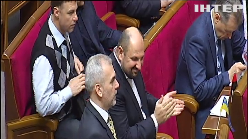 Отчет Гройсмана в Раде депутаты встретили овациями