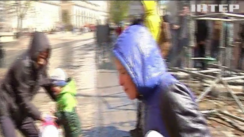 Во Львове отметили "поливальный понедельник" (видео)