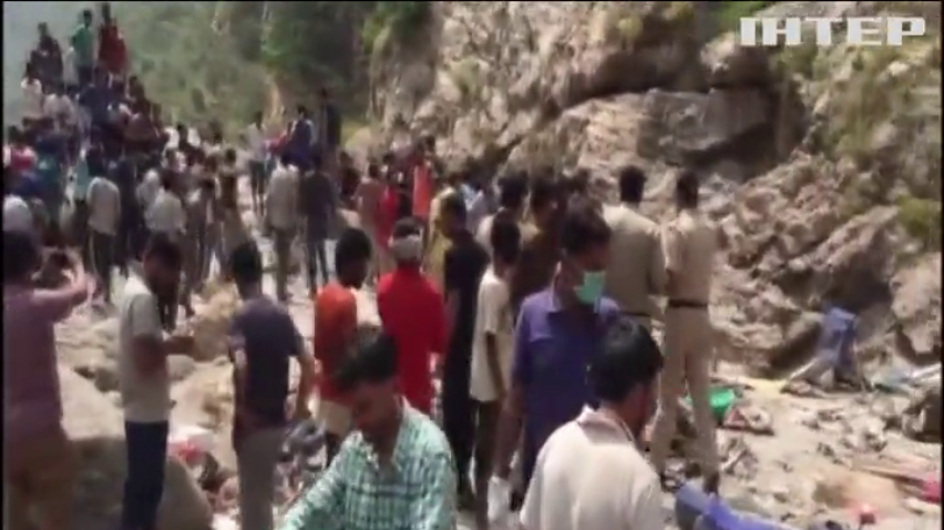 В Індії автобус зірвався з висоти 200 метрів: загинули 44 людини 