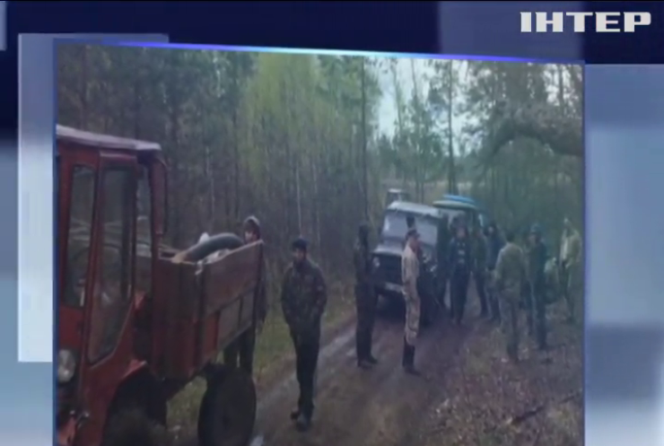 На Житомирщині затримали 12 копачів бурштину