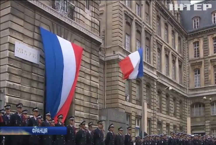 У Франції вшанували пам'ять загиблого під час теракту поліцейського