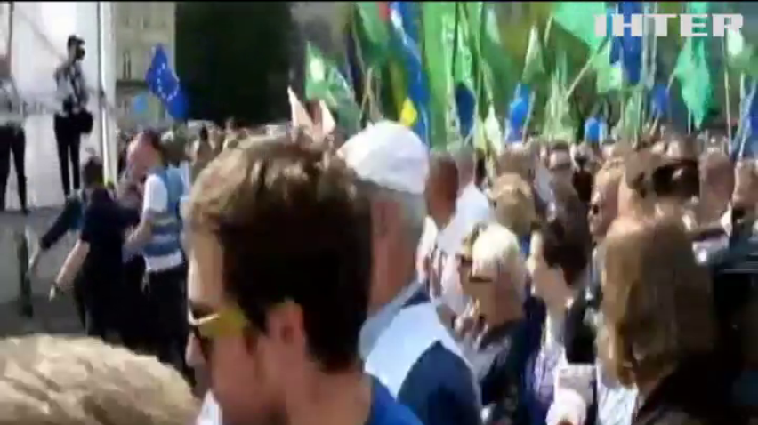 В Польше "маршем свободы" протестуют против правительства 