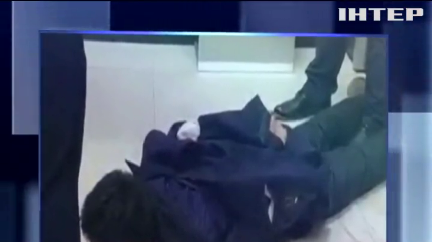 В Китаї психічно хворий кидався з ножем на перехожих