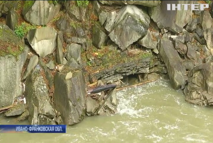 Река на Прикарпатье превращается в сточную канаву