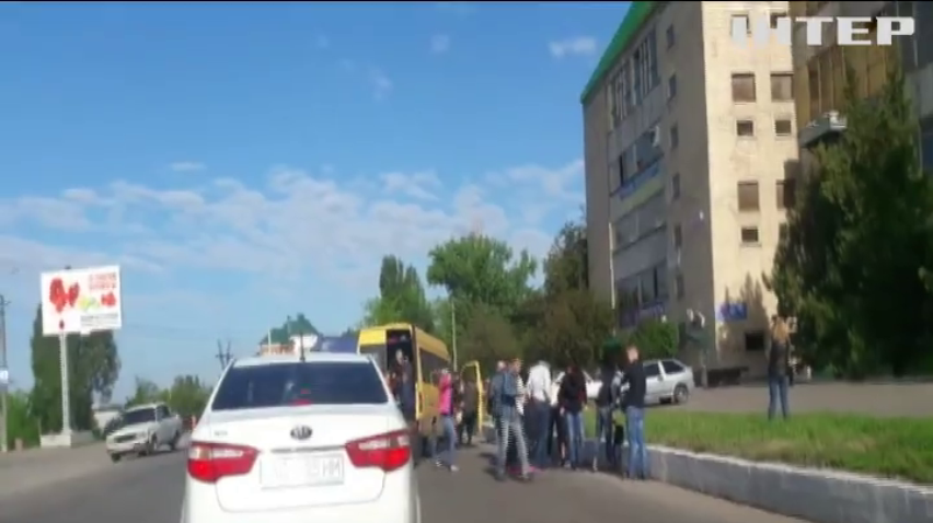 На Дніпропетровщині КамАЗ протаранив маршрутку з пасажирами