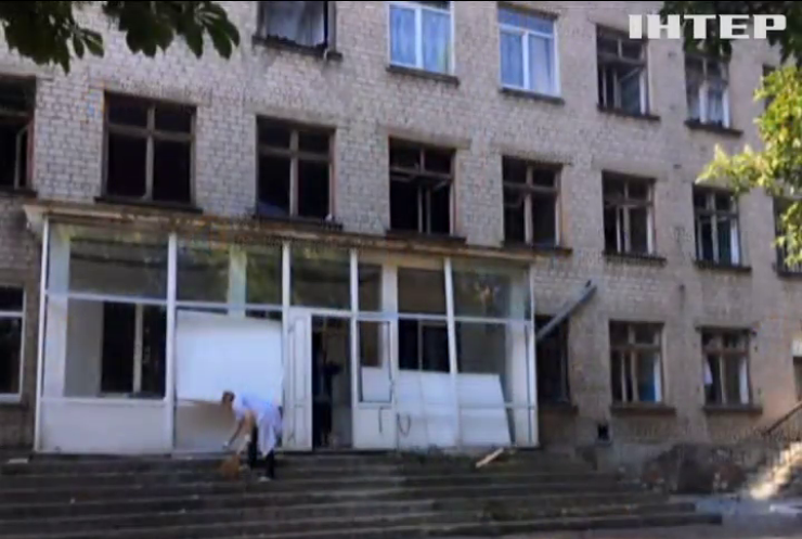 Бойовики обстріляли в Красногорівці лікарню та школу