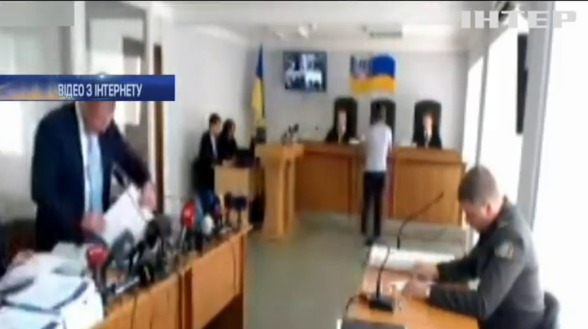 Янукович вимагає присутності в суді Луценка