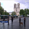 В Париже террорист с молотком напал на полицейских