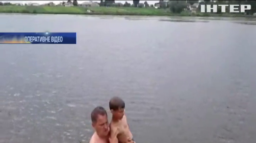 На Рівненщині пожежник врятував дитину з води
