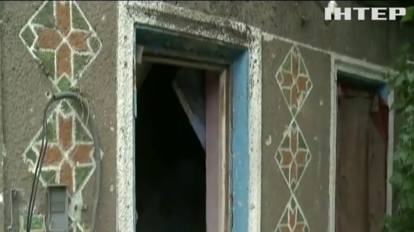 В Марьинке во время вражеского обстрела ранены двое местных жителей