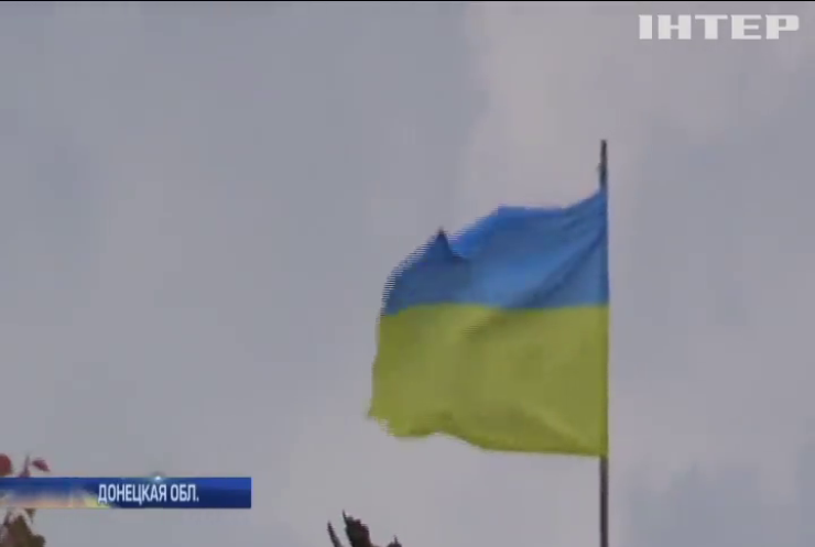 Военные под Авдеевкой вывесили флаг Украины на оккупированной территории
