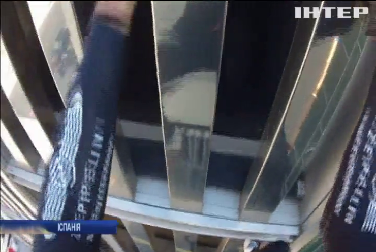 Екстремал видерся без страховки на 116-метрову будівлю в Барселоні