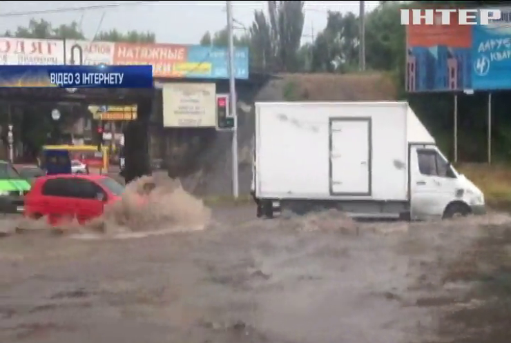 В Запоріжжі через зливу затопило усе місто