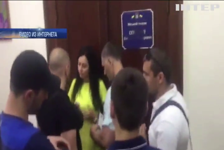 Мэр Николаева убегал от полиции через окно