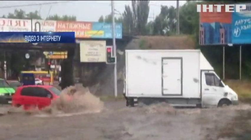 В Запоріжжі через зливу затопило усе місто
