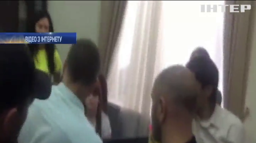 Мер Миколаєва тікав від поліції через вікно