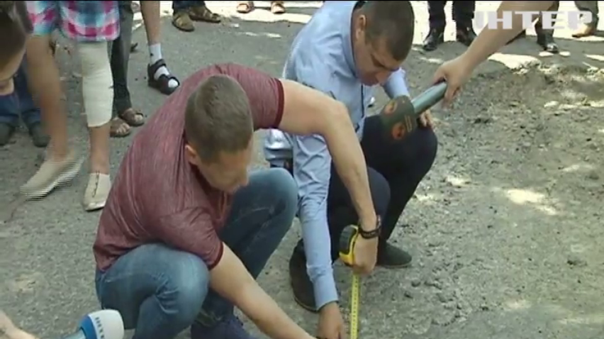 На Буковині селяни влаштували інспекцію доріг
