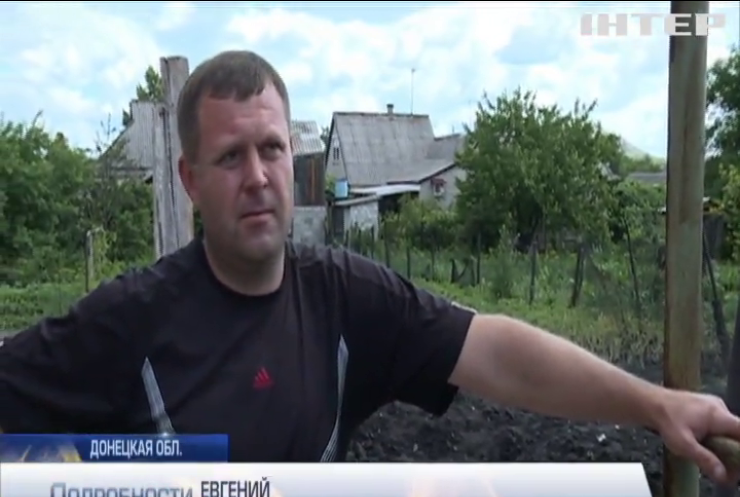 Война на Донбассе: в Марьинке ищут материалы для ремонта домов