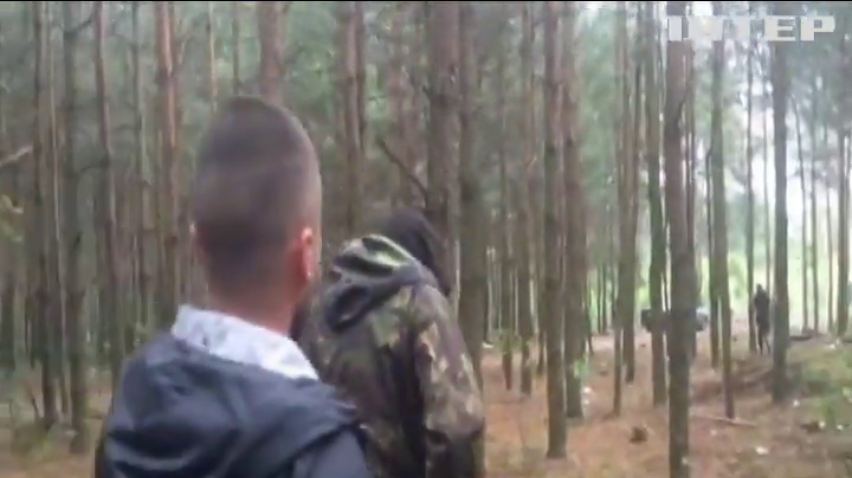 На Поліссі копачі бурштину "відбили" мотопомпи у поліції