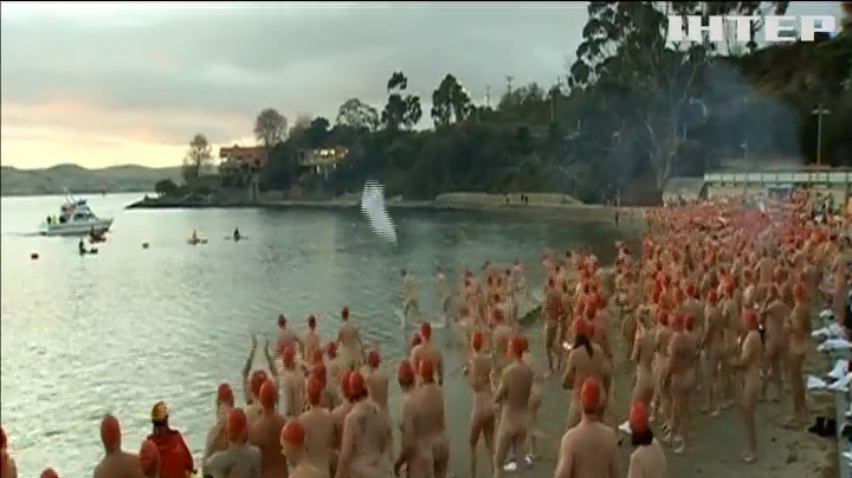 В Австралії тисяча нудистів влаштували заплив