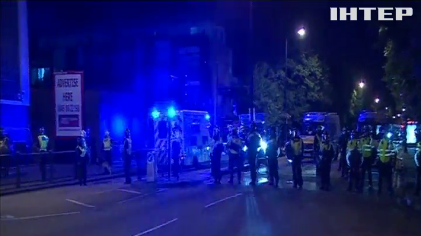 У Лондоні поліцейських закидали цеглою