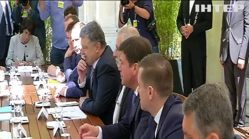 Порошенко обговорив з Макроном позицію по Донбасу