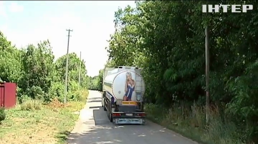 На Черкащині вантажівки руйнують дороги та села
