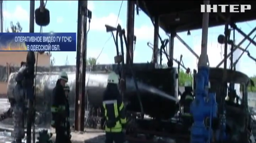 Пожар под Одессой: на нефтебазе взорвался бензовоз