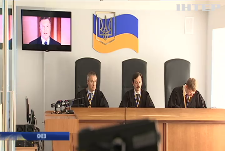 Дело Януковича: обвинение требует предоставить беглецу бесплатного адвоката
