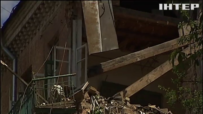 У Києві мешканцям зруйнованої триповерхівки заборонили повертатися до квартир (відео)