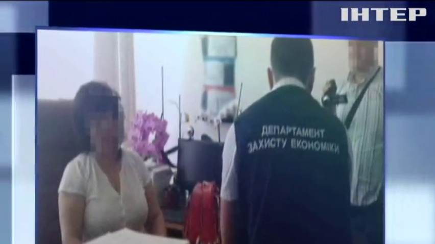 На Прикарпатті чиновник попався на хабарі