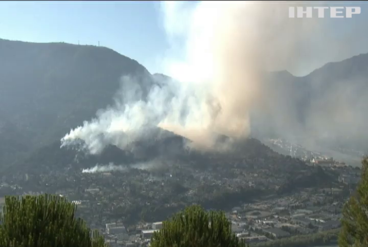 У Франції лісові пожежі можуть знищити житлові будинки (відео)